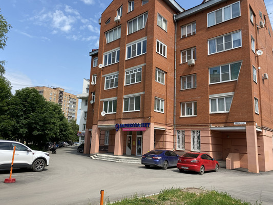 Снять  помещение свободного назначения