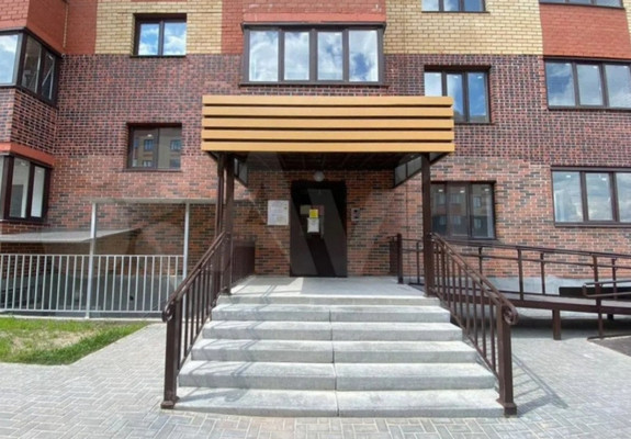 Купить --комнатную квартиру